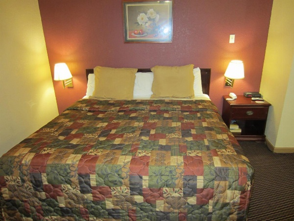 First Western Inn - Fairmont City image 22