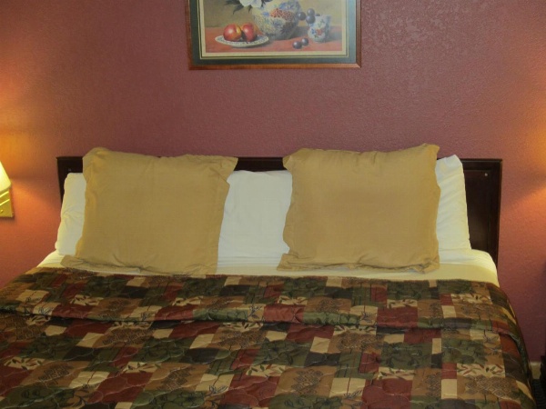 First Western Inn - Fairmont City image 31